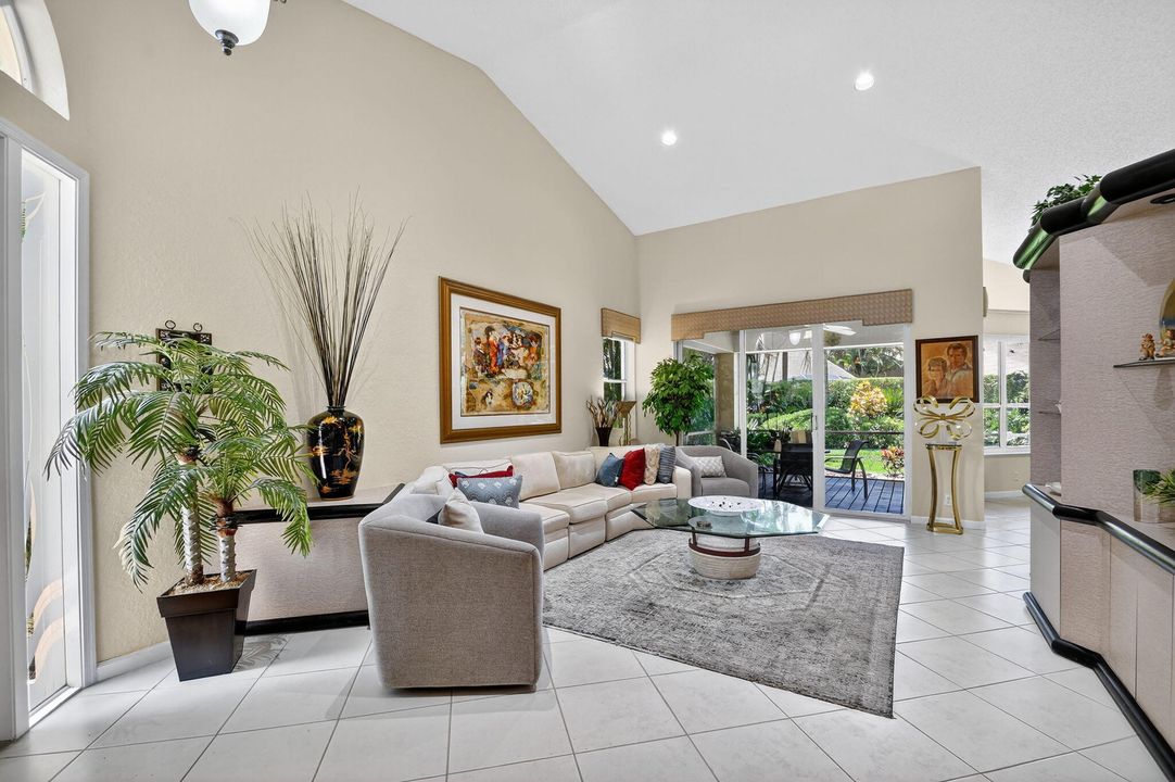 На продажу: $190,000 (3 спален, 2 ванн, 1748 Квадратных фут)