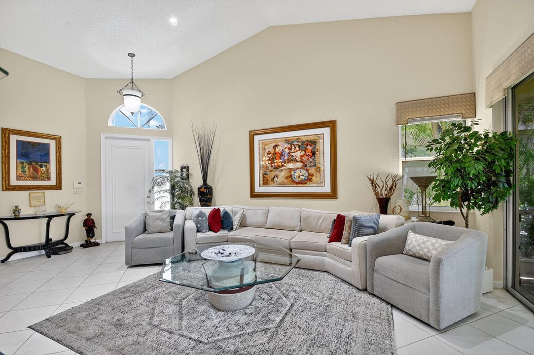 На продажу: $190,000 (3 спален, 2 ванн, 1748 Квадратных фут)