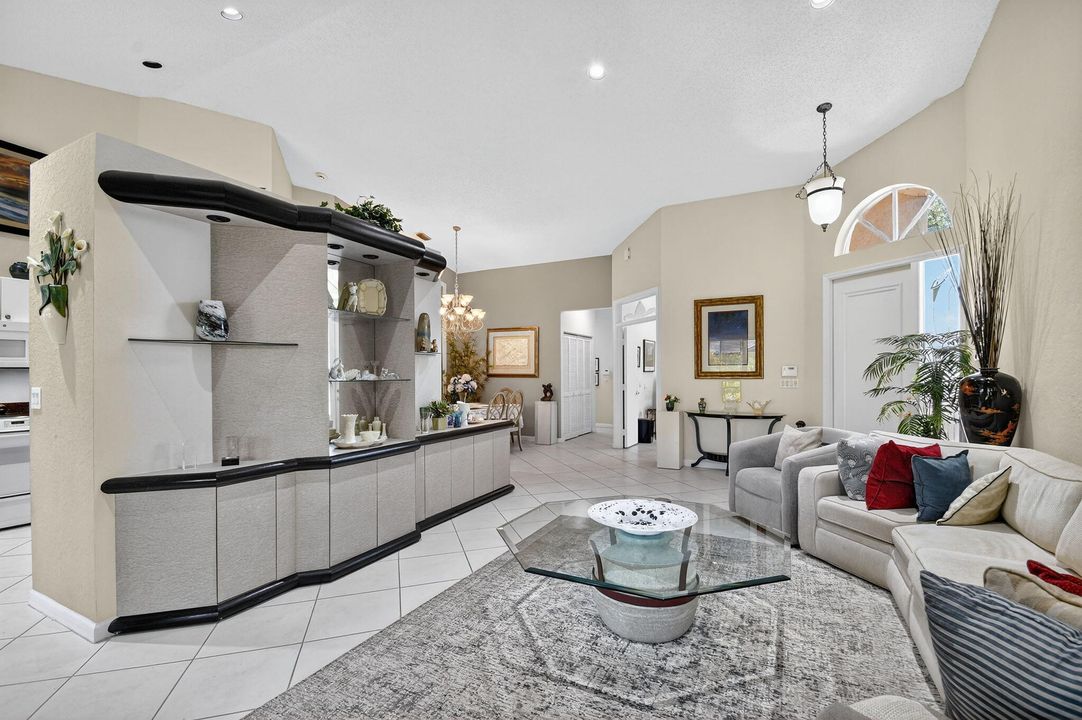 На продажу: $190,000 (3 спален, 2 ванн, 1748 Квадратных фут)