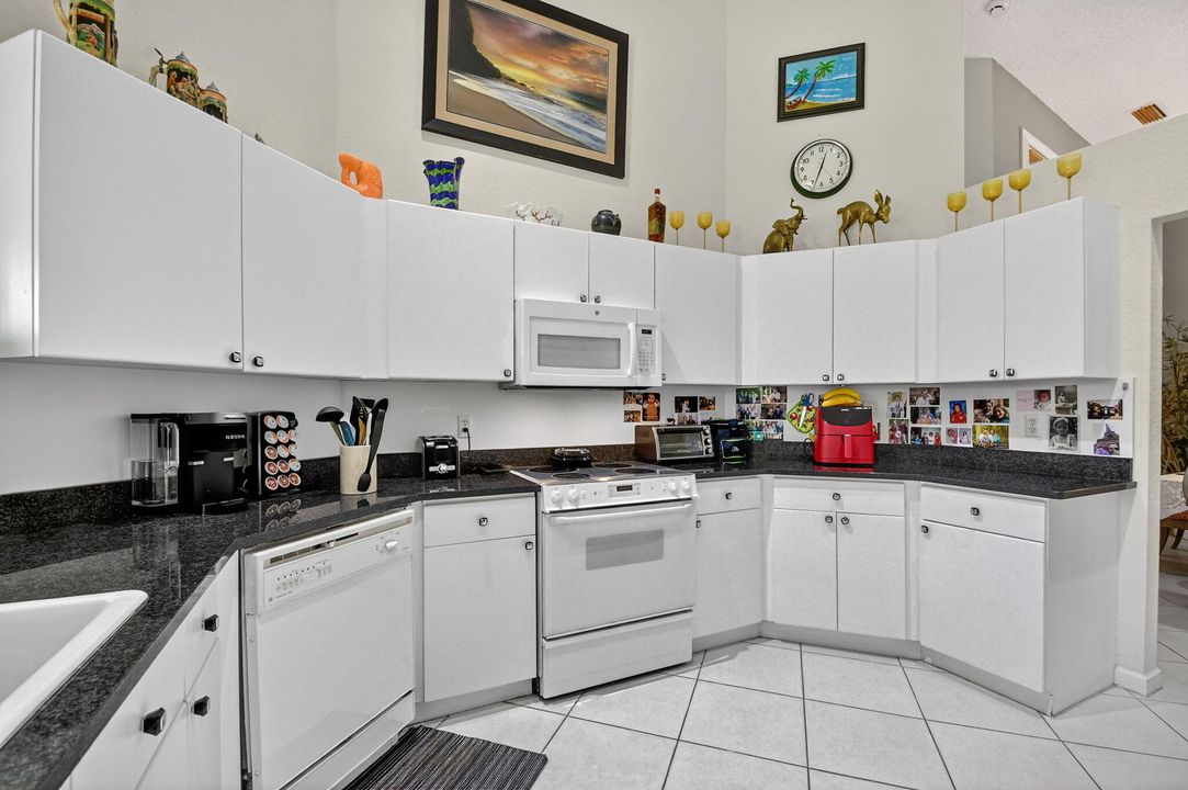 На продажу: $190,000 (3 спален, 2 ванн, 1748 Квадратных фут)