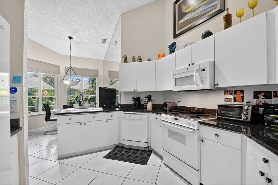 На продажу: $190,000 (3 спален, 2 ванн, 1748 Квадратных фут)