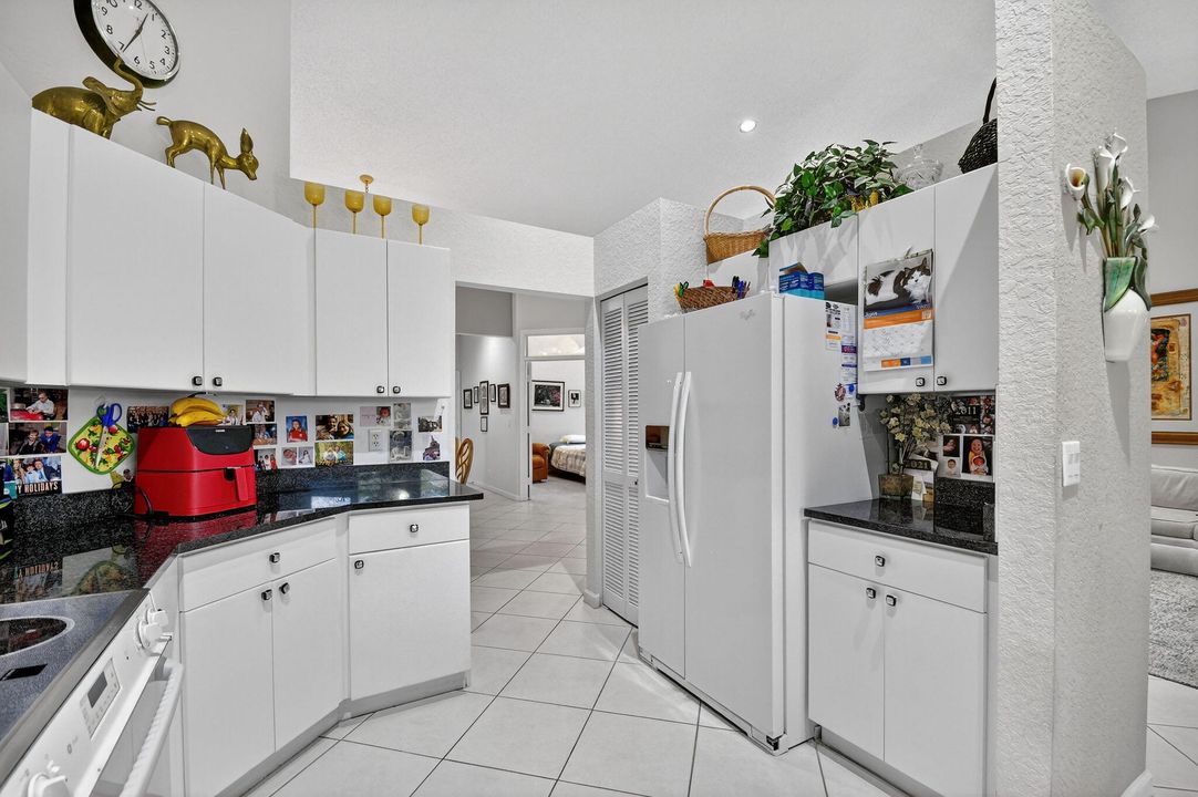 На продажу: $190,000 (3 спален, 2 ванн, 1748 Квадратных фут)