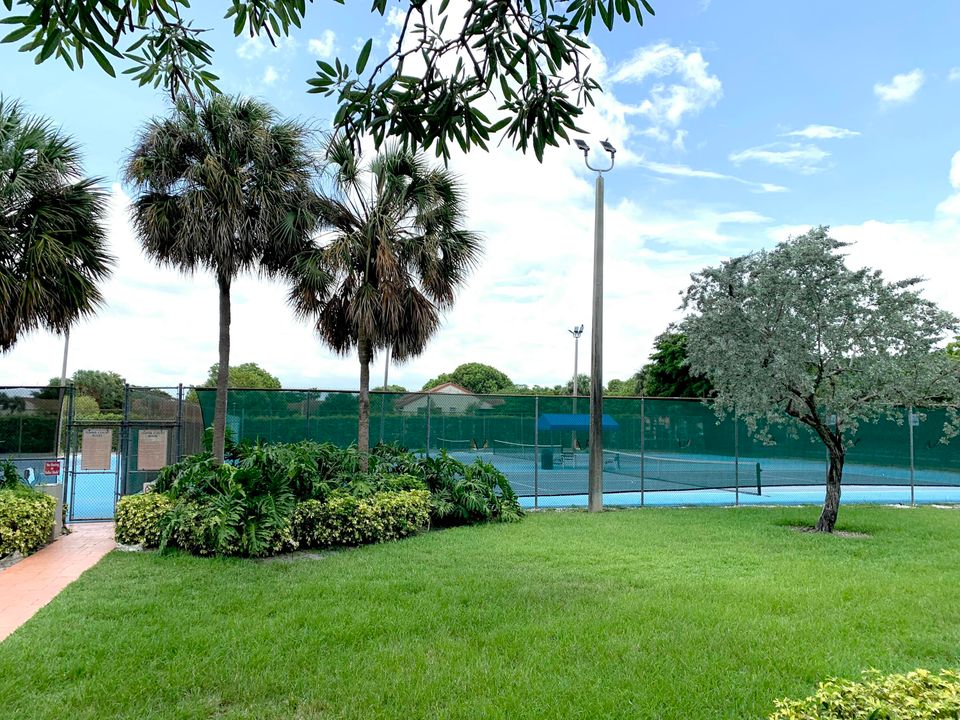 For Sale: $249,900 (2 beds, 2 baths, 1300 Square Feet)