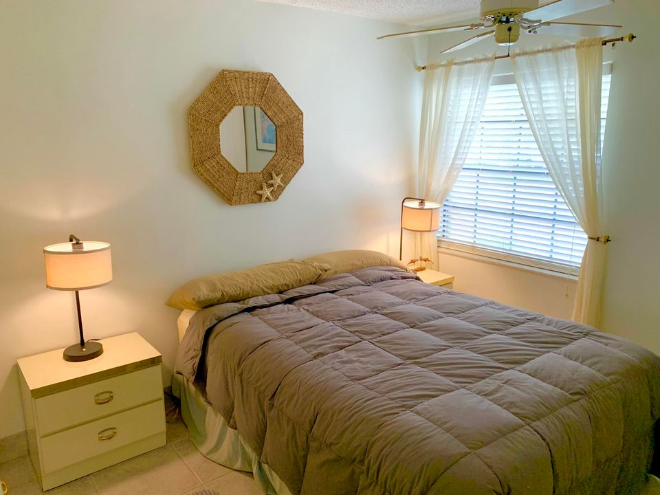 For Sale: $249,900 (2 beds, 2 baths, 1300 Square Feet)