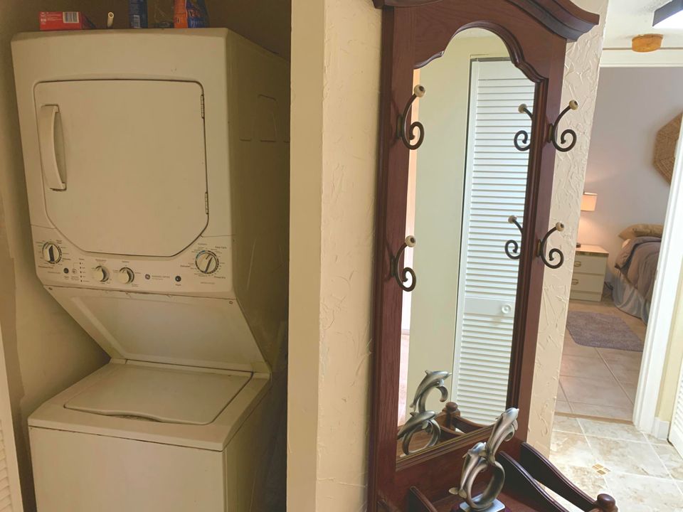 For Sale: $249,900 (2 beds, 2 baths, 1300 Square Feet)