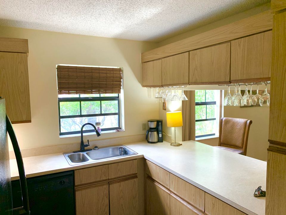 For Sale: $249,900 (2 beds, 2 baths, 1300 Square Feet)