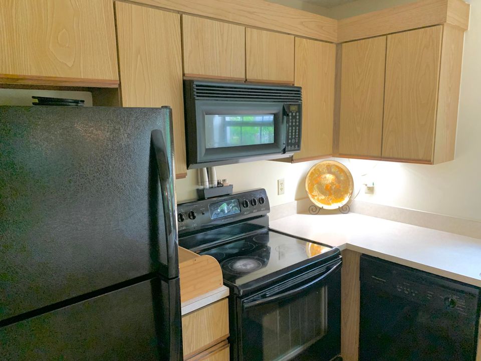 For Sale: $249,900 (2 beds, 2 baths, 1300 Square Feet)