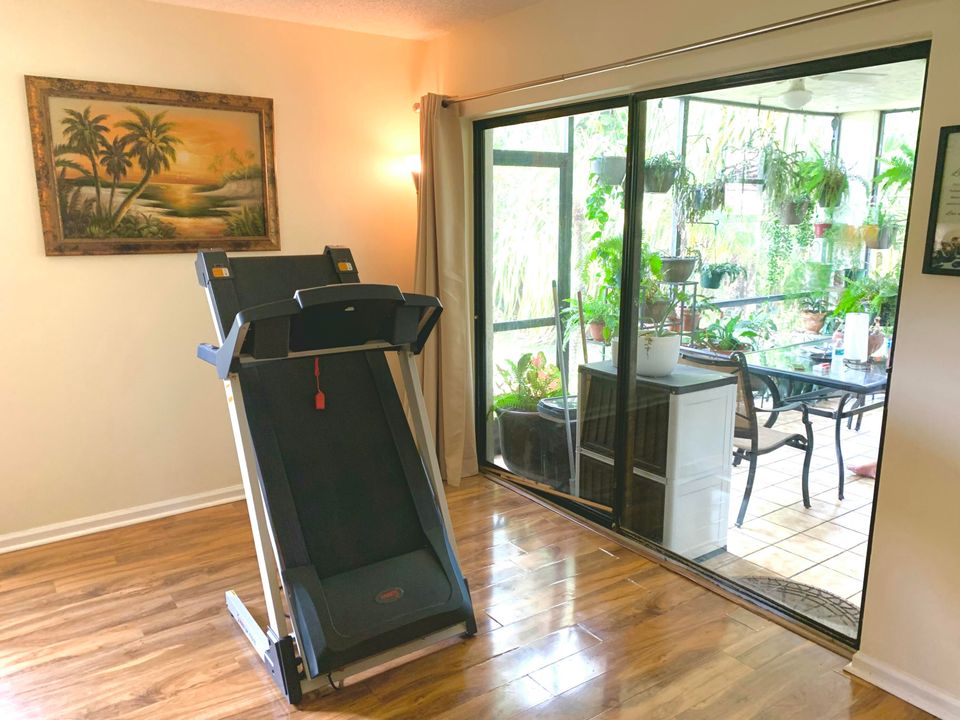 For Sale: $249,900 (2 beds, 2 baths, 1300 Square Feet)