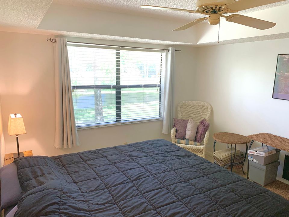 For Sale: $249,900 (2 beds, 2 baths, 1300 Square Feet)