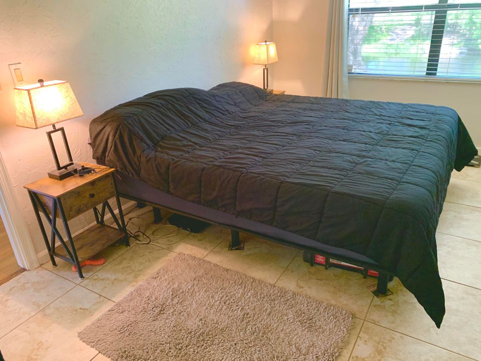 For Sale: $249,900 (2 beds, 2 baths, 1300 Square Feet)