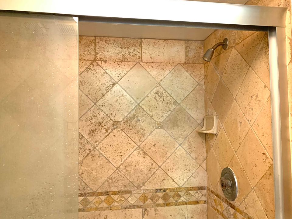 For Sale: $249,900 (2 beds, 2 baths, 1300 Square Feet)