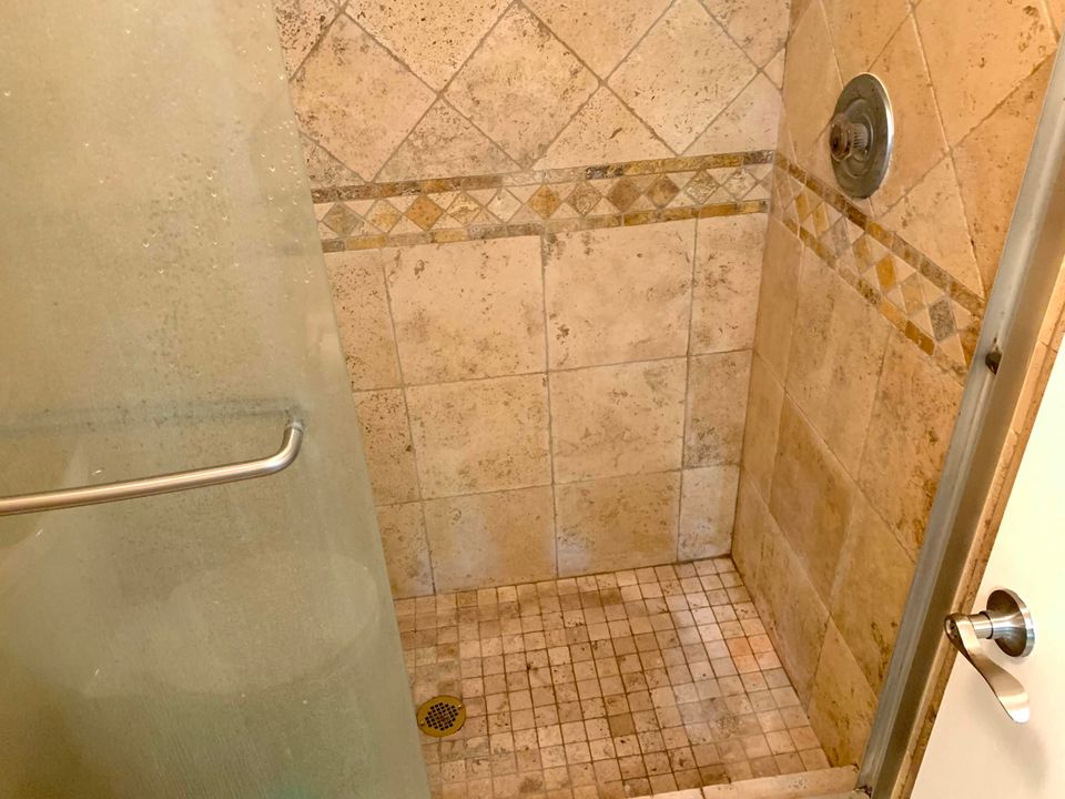 For Sale: $249,900 (2 beds, 2 baths, 1300 Square Feet)