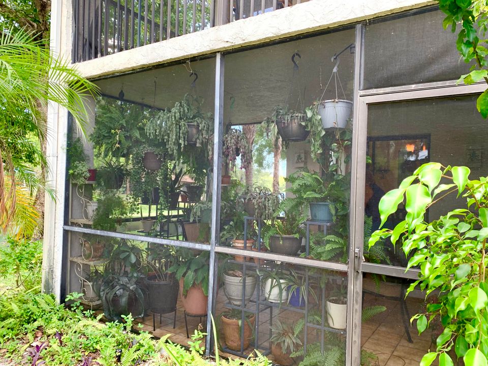 For Sale: $249,900 (2 beds, 2 baths, 1300 Square Feet)