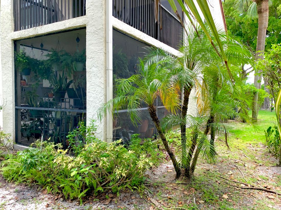 For Sale: $249,900 (2 beds, 2 baths, 1300 Square Feet)