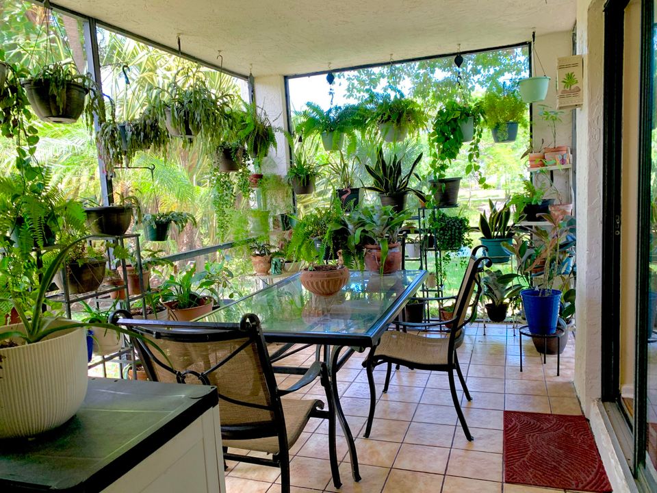 For Sale: $249,900 (2 beds, 2 baths, 1300 Square Feet)