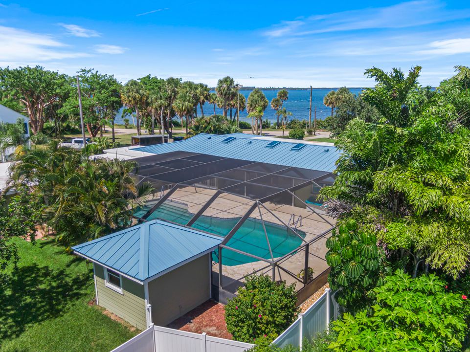 Под контрактом: $1,500,000 (4 спален, 5 ванн, 3534 Квадратных фут)