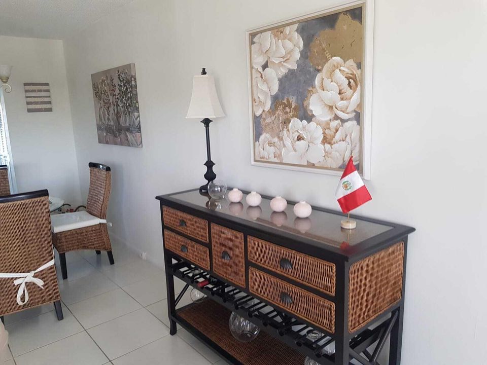 合同活跃: $2,700 (1 贝兹, 1 浴室, 738 平方英尺)