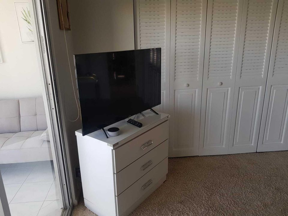 合同活跃: $2,700 (1 贝兹, 1 浴室, 738 平方英尺)