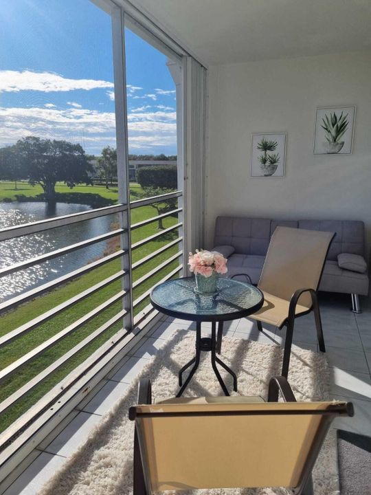 合同活跃: $2,700 (1 贝兹, 1 浴室, 738 平方英尺)