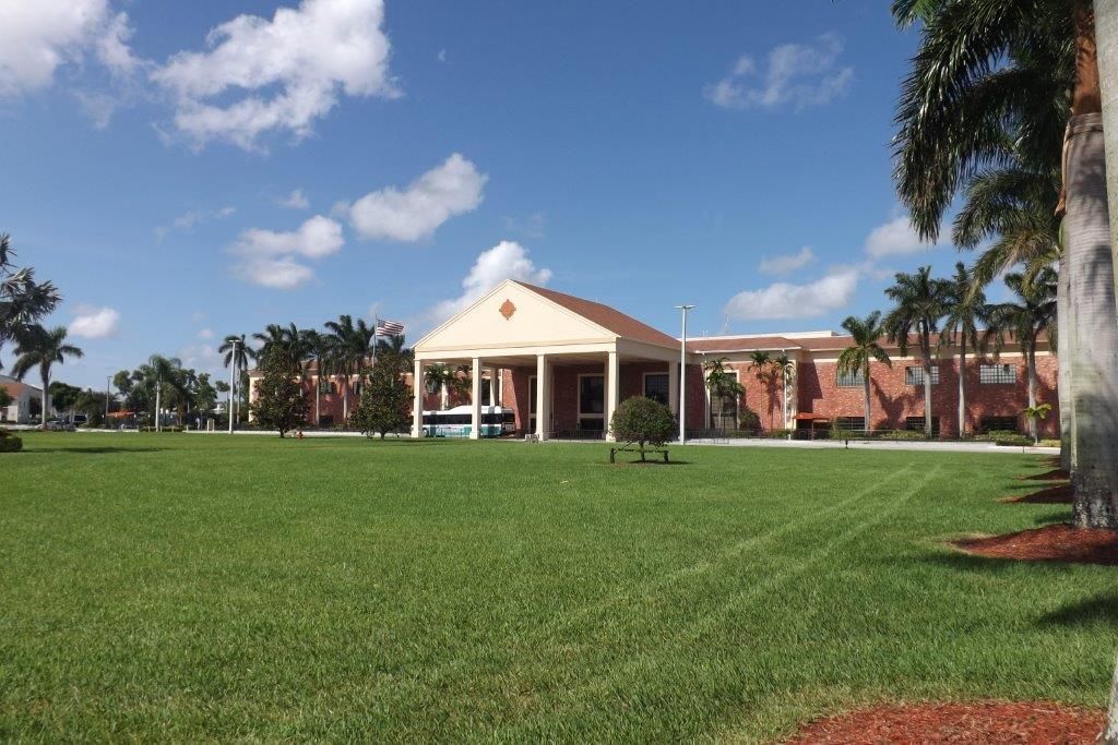 合同活跃: $2,700 (1 贝兹, 1 浴室, 738 平方英尺)