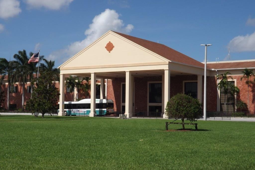 合同活跃: $2,700 (1 贝兹, 1 浴室, 738 平方英尺)