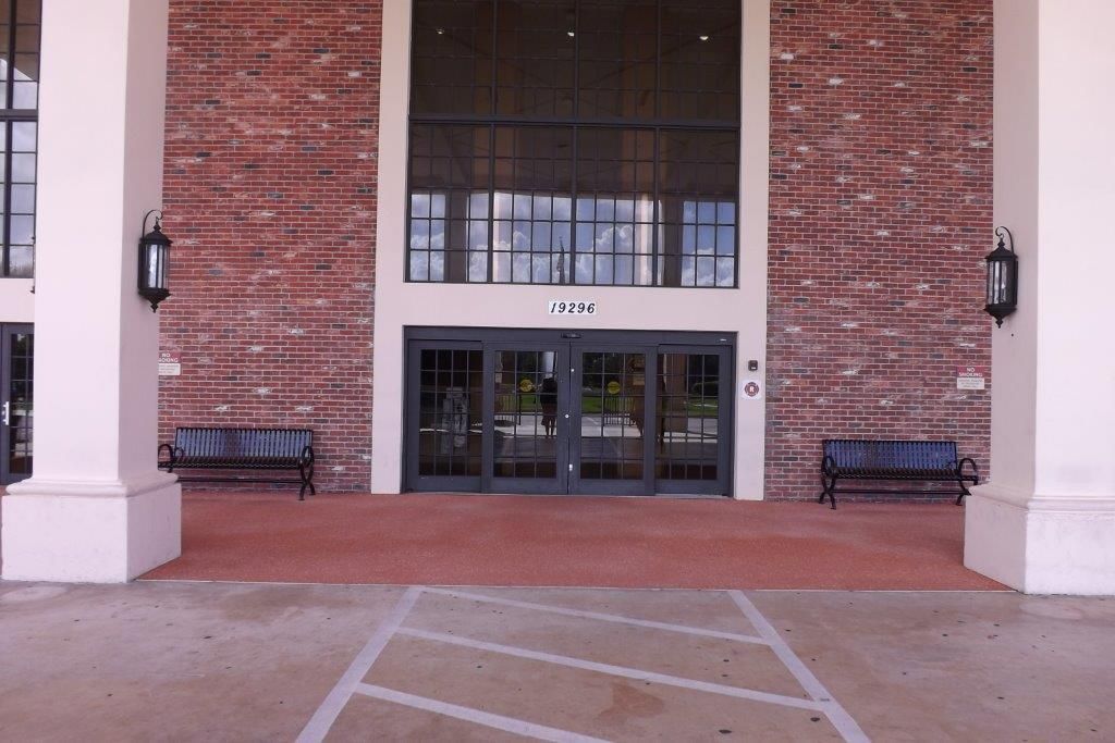 合同活跃: $2,700 (1 贝兹, 1 浴室, 738 平方英尺)