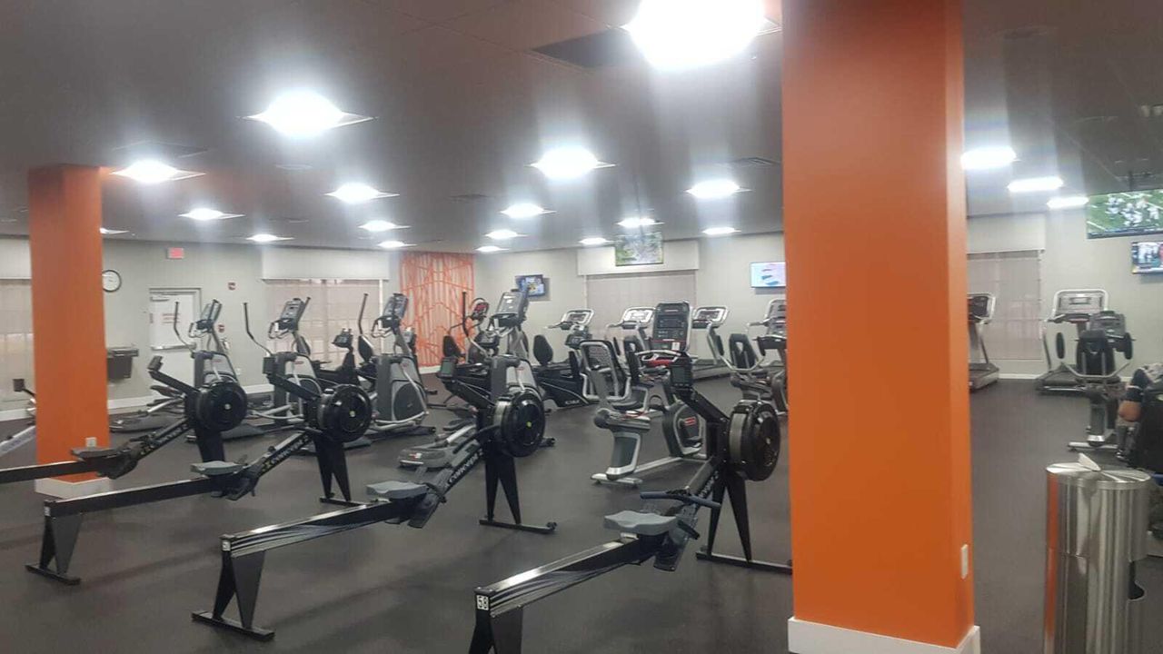 合同活跃: $2,700 (1 贝兹, 1 浴室, 738 平方英尺)