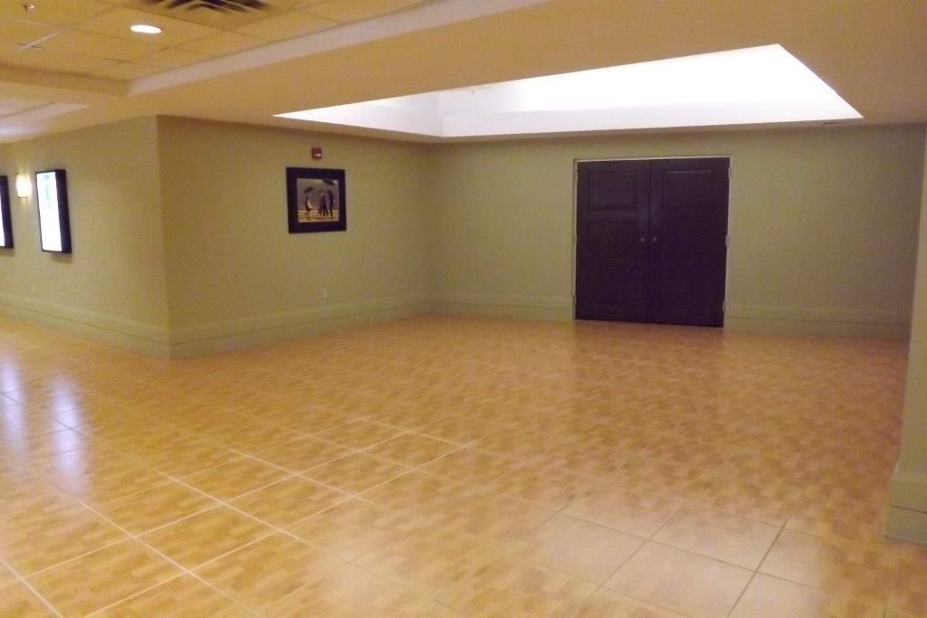 合同活跃: $2,700 (1 贝兹, 1 浴室, 738 平方英尺)