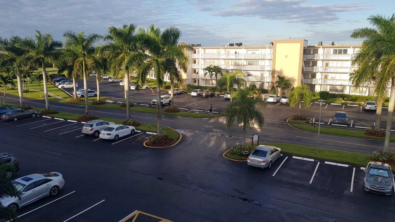 合同活跃: $2,700 (1 贝兹, 1 浴室, 738 平方英尺)