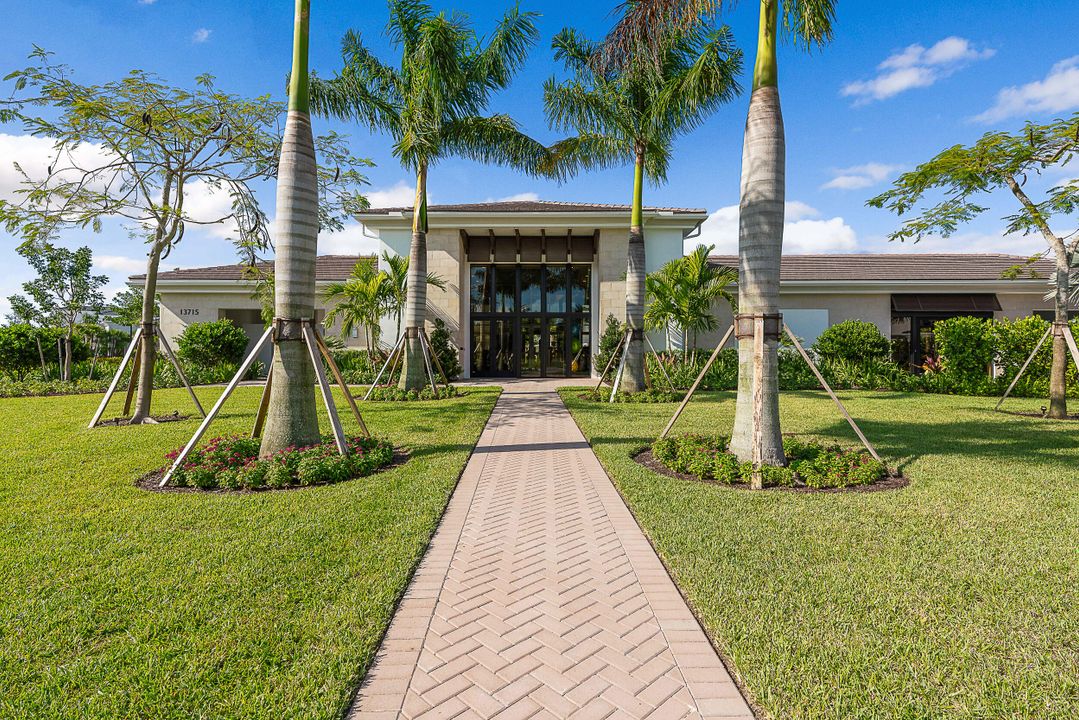 Active With Contract: $2,150,000 (4 beds, 5 baths, 3592 Square Feet)