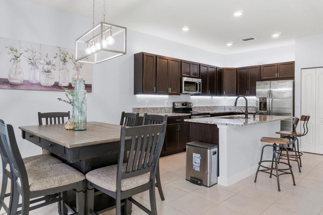 待售: $275,000 (3 贝兹, 2 浴室, 1685 平方英尺)