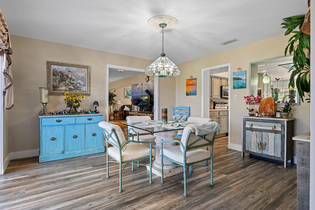 Под контрактом: $1,500,000 (4 спален, 5 ванн, 3534 Квадратных фут)