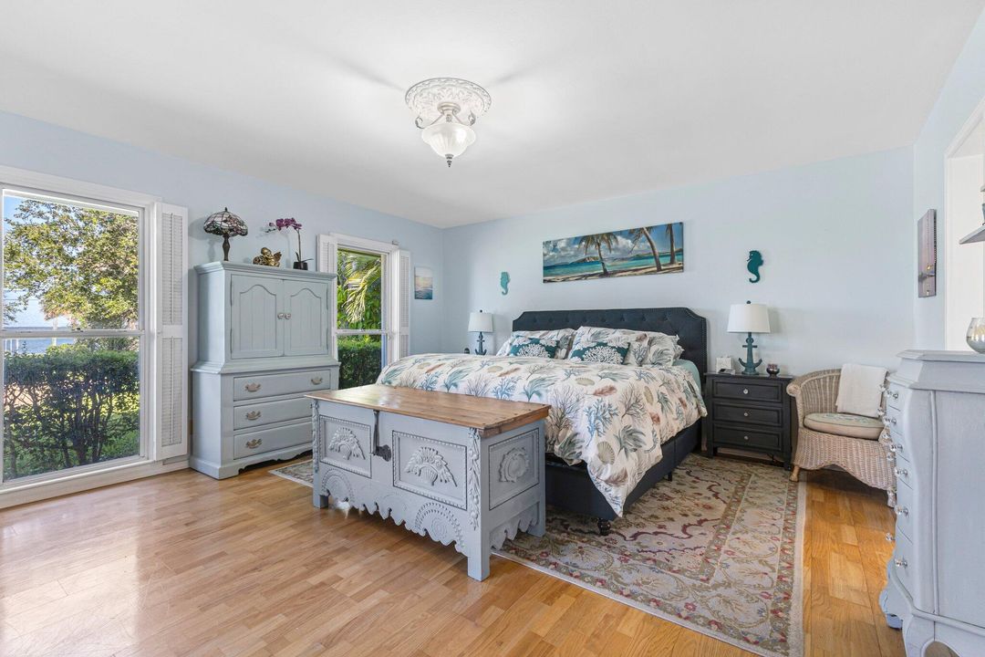 Под контрактом: $1,500,000 (4 спален, 5 ванн, 3534 Квадратных фут)