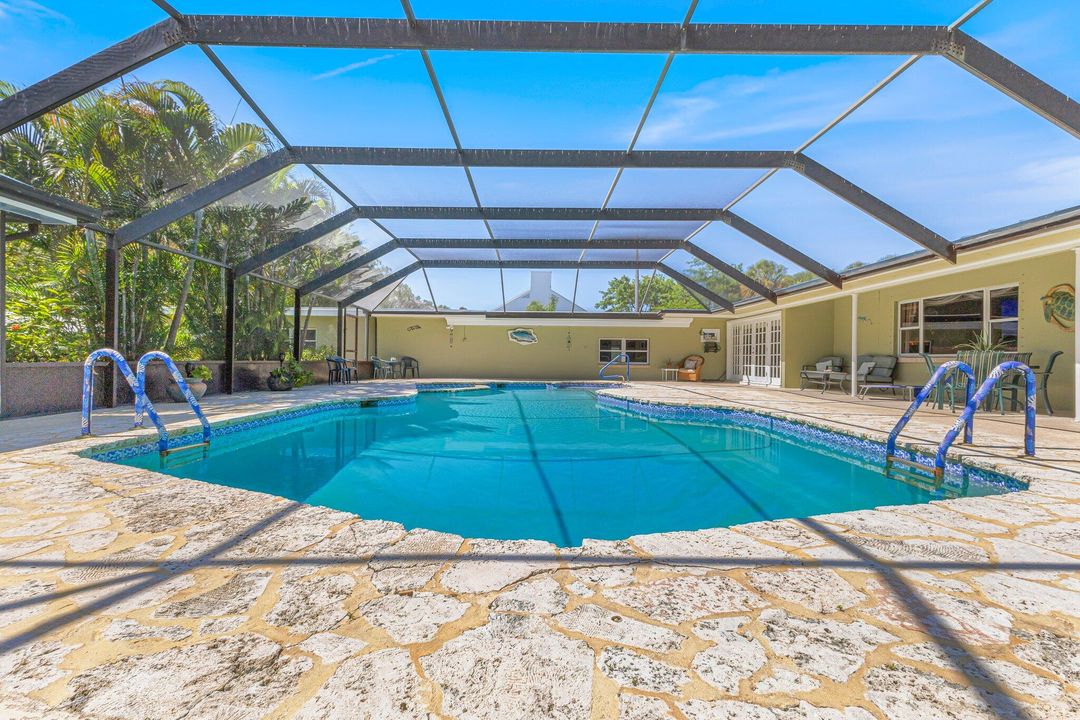 Под контрактом: $1,500,000 (4 спален, 5 ванн, 3534 Квадратных фут)