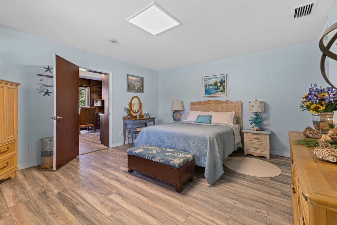 Под контрактом: $1,500,000 (4 спален, 5 ванн, 3534 Квадратных фут)