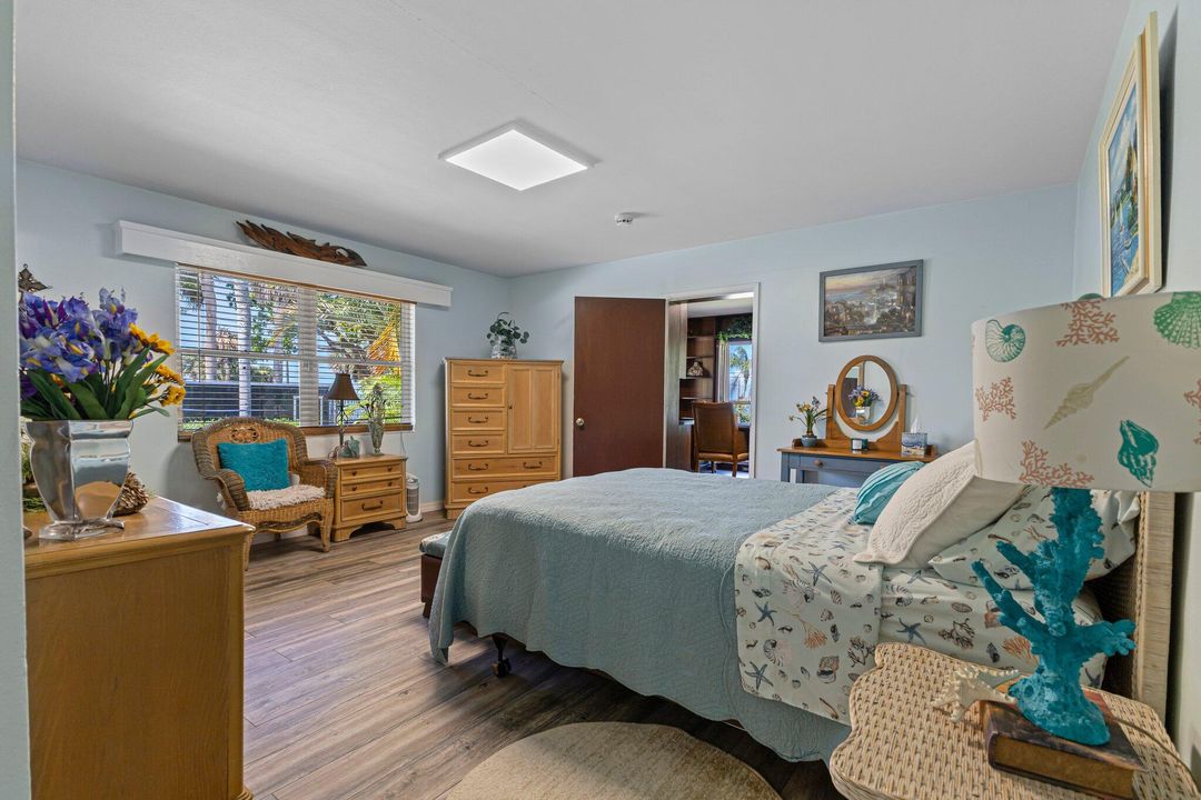 Под контрактом: $1,500,000 (4 спален, 5 ванн, 3534 Квадратных фут)