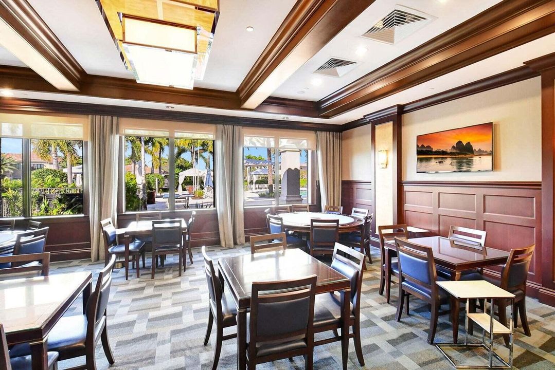 Под контрактом: $10,999 (4 спален, 4 ванн, 3926 Квадратных фут)