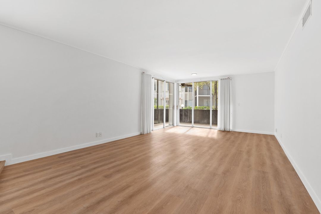 Под контрактом: $299,999 (2 спален, 2 ванн, 1537 Квадратных фут)