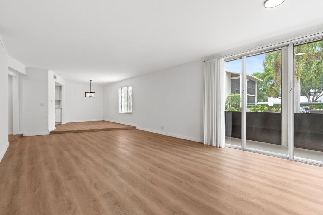 Под контрактом: $299,999 (2 спален, 2 ванн, 1537 Квадратных фут)