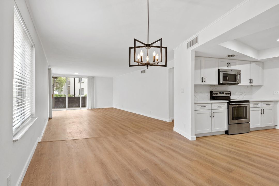 Под контрактом: $299,999 (2 спален, 2 ванн, 1537 Квадратных фут)