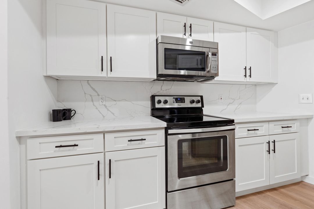 Под контрактом: $299,999 (2 спален, 2 ванн, 1537 Квадратных фут)