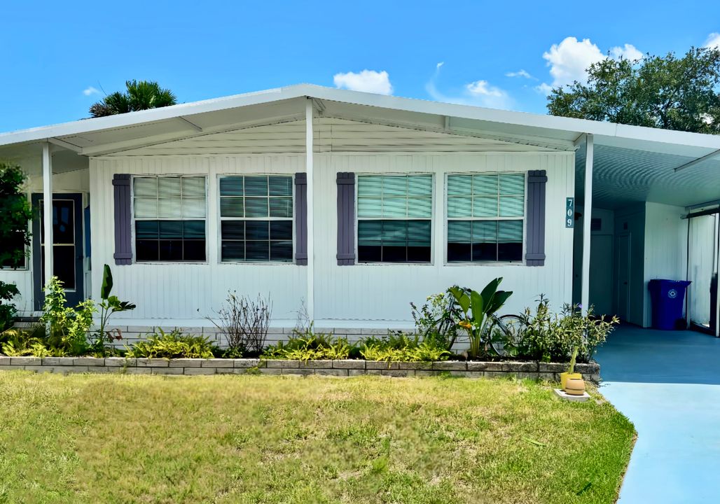 Recently Rented: $1,700 (2 beds, 2 baths, 980 Square Feet)