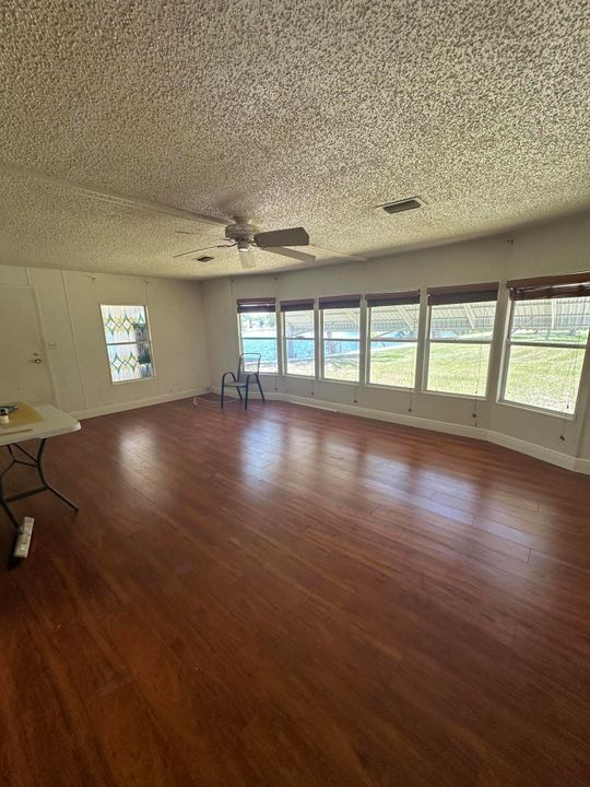 Под контрактом: $35,000 (2 спален, 2 ванн, 1344 Квадратных фут)