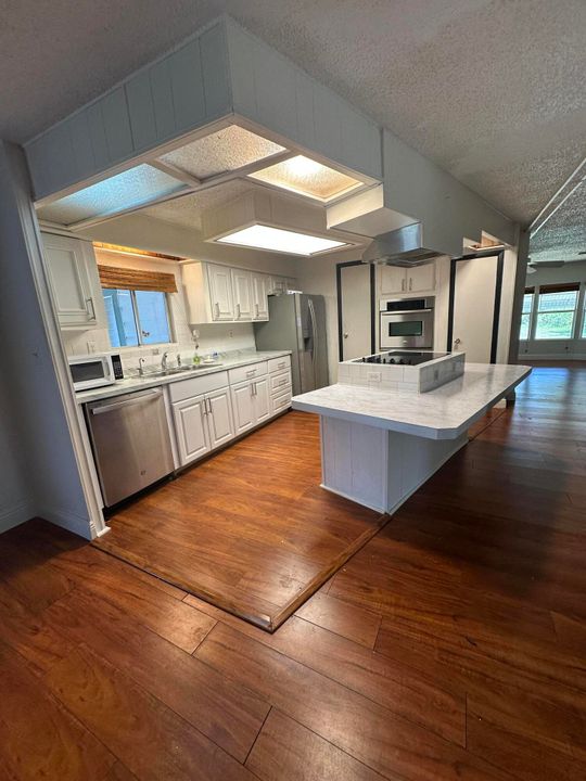 Под контрактом: $35,000 (2 спален, 2 ванн, 1344 Квадратных фут)