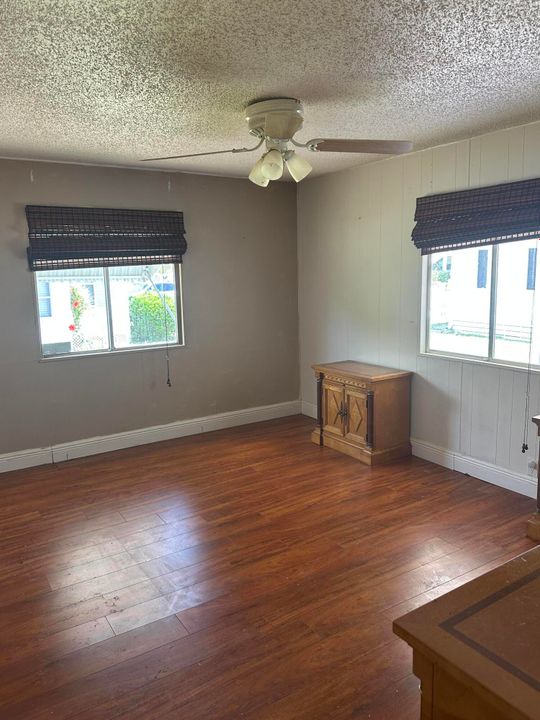 Под контрактом: $35,000 (2 спален, 2 ванн, 1344 Квадратных фут)