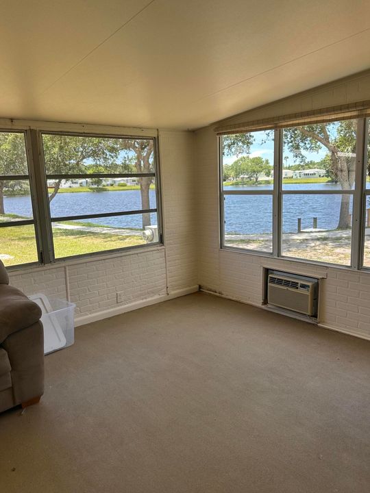 Под контрактом: $35,000 (2 спален, 2 ванн, 1344 Квадратных фут)