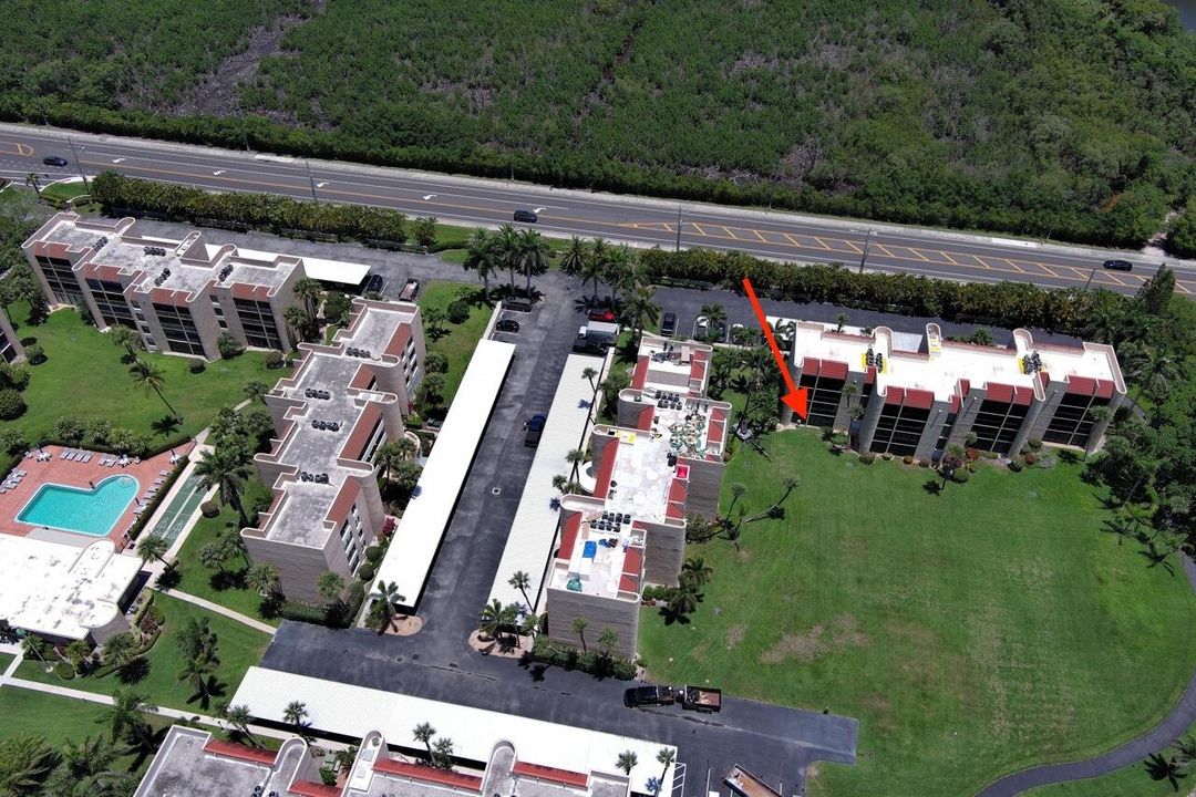 合同活跃: $361,900 (2 贝兹, 2 浴室, 1211 平方英尺)