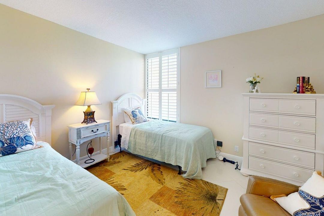 合同活跃: $361,900 (2 贝兹, 2 浴室, 1211 平方英尺)