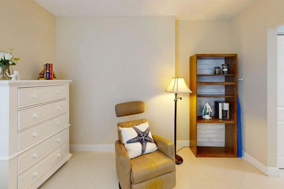 合同活跃: $361,900 (2 贝兹, 2 浴室, 1211 平方英尺)