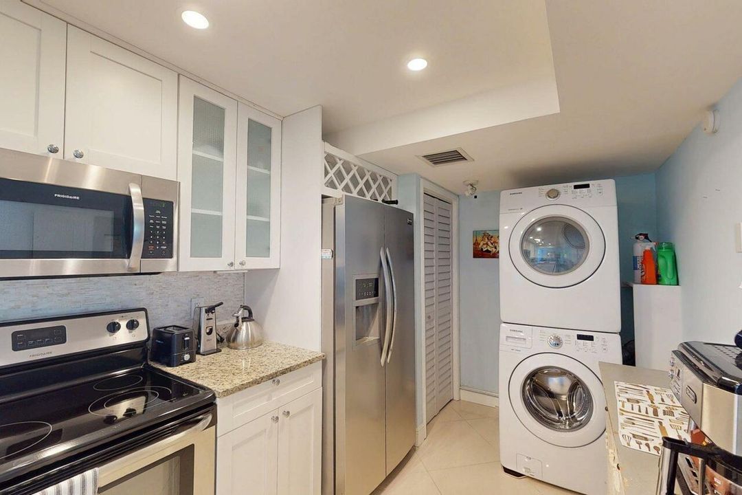 合同活跃: $361,900 (2 贝兹, 2 浴室, 1211 平方英尺)